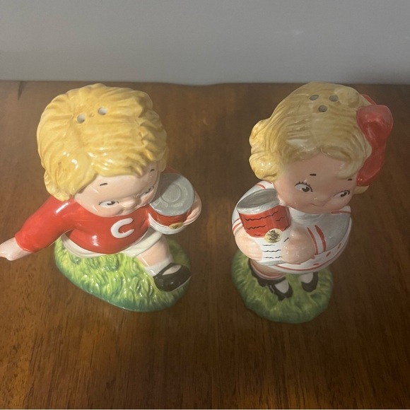 CAMPBELLS SOUP SALT PEPPER SHAKERS 2006
KID BOY FOOTBALL
GIRL RARE CHUBBY FACE - Picture 7 of 11
